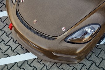 Versenyautó, újrahasznosítható anyagokból