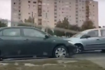 Elnézte a rajzot, videóra vették az idős sofőrt