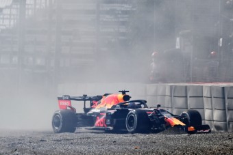 F1: A Merci az élen, Verstappen falnak ment