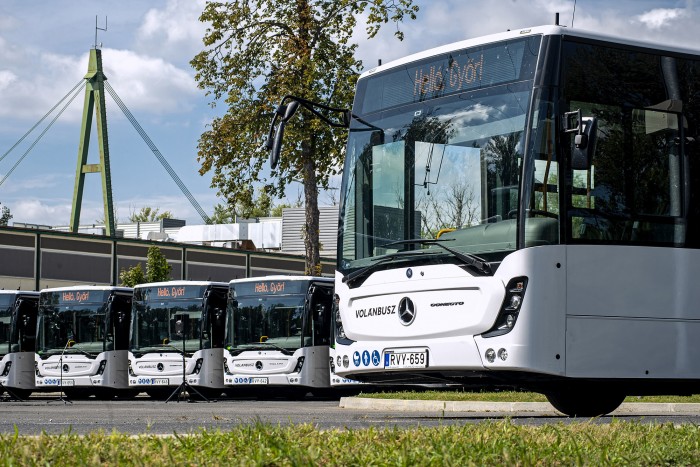 Átadták Győr vadiúj csuklós buszait
