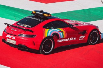 F1: Vörösre festik a harmadik Mercit a hétvégére