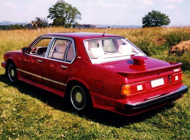 Kígyóbőr és 24 karátos arany – ettől a BMW-belsőtől leteszed a hajad 5