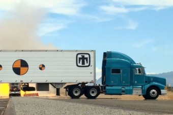 Ez a kamion kiirthaná az emberiséget