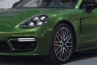 Érdemes megnézni hogy megy 300 km/óra felett ez a Porsche Panamera 1