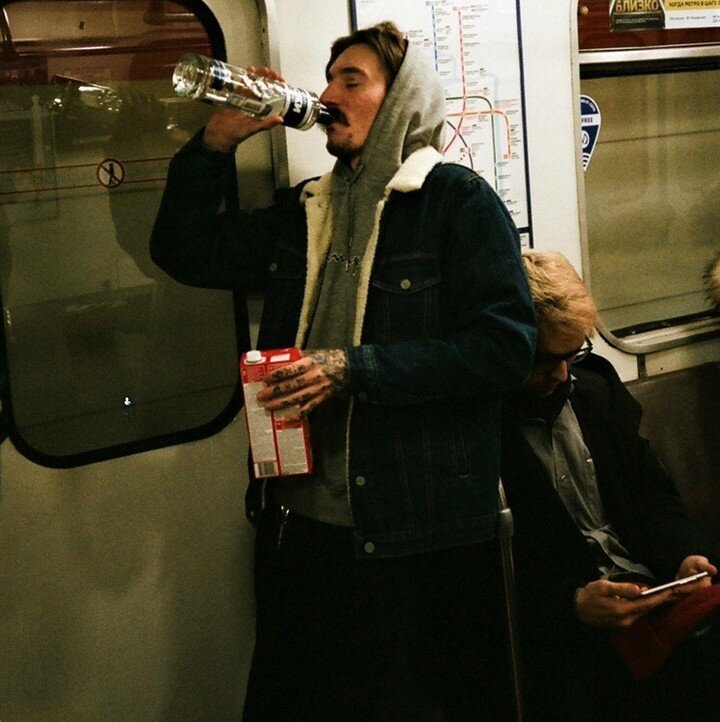 18 vicces fotó mutatja, mennyire durva arcok jöhetnek szembe a moszkvai metrón 6 18 vicces fotó mutatja, mennyire durva arcok jöhetnek szembe a moszkvai metrón 6