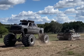 Elbír a Leopard tankkal egy épített Monster Truck?