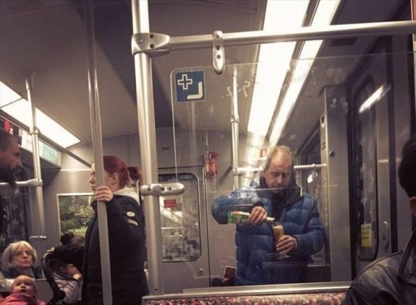 18 vicces fotó mutatja, mennyire durva arcok jöhetnek szembe a moszkvai metrón 4 18 vicces fotó mutatja, mennyire durva arcok jöhetnek szembe a moszkvai metrón 4