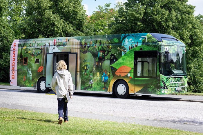 Könyvtárbuszokkal népszerűsítik az olvasást