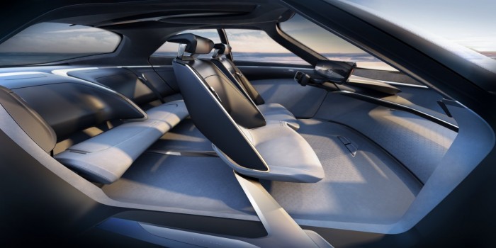 Villanymotorral térhet vissza a patinás luxusautó 6