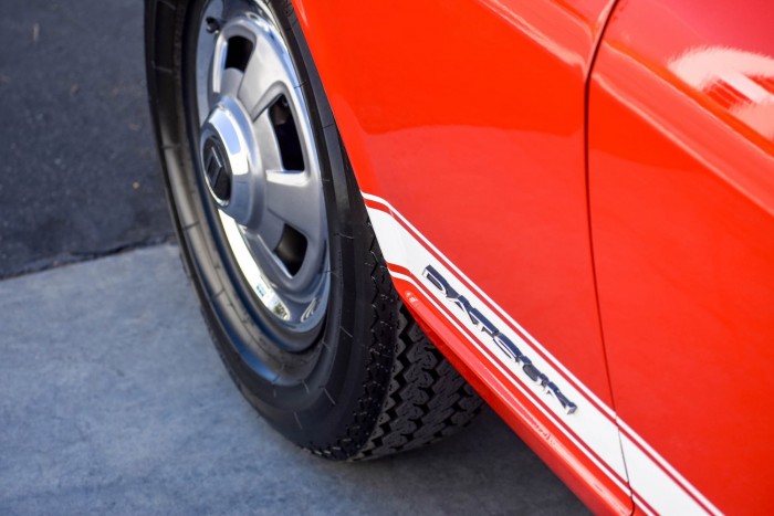 Elképesztő érték a hibátlan, piros Datsun 240Z 6