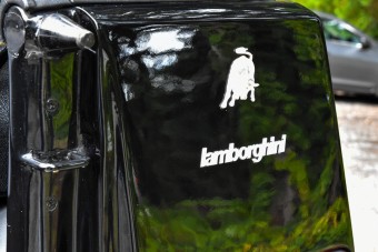 Óriási a roham ezért a Lamborghini terepjáróért – az egekben az ára