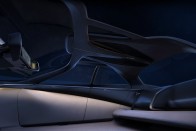 Villanymotorral térhet vissza a patinás luxusautó 52