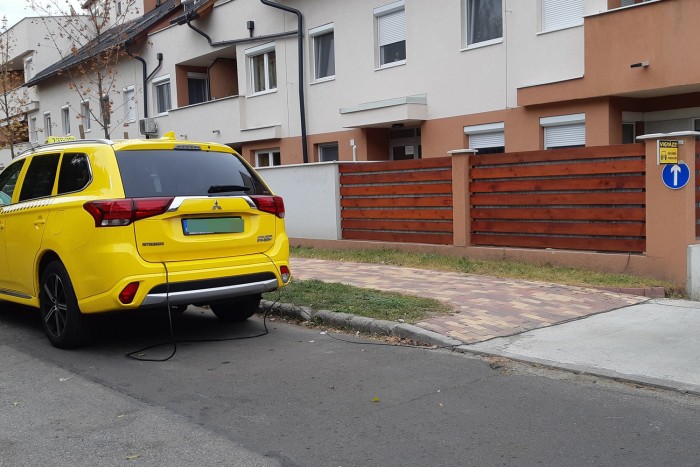 Villanyautózás ingyen, de sok szívással 2 Villanyautózás ingyen, de sok szívással 2