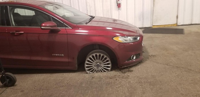 Parkoló állásban vontatták ezt a Fordot, az eredménytől a szerelő is ledöbbent 3