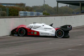 Azonnal falnak csapta magát a robot vezette versenyautó