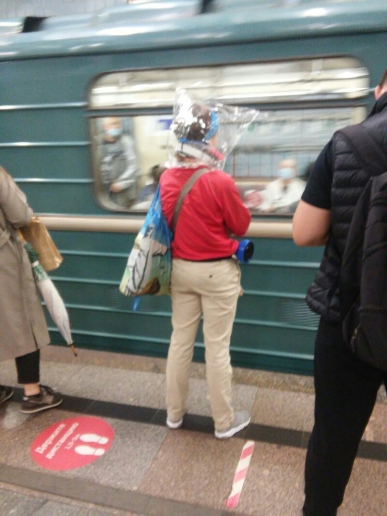 18 vicces fotó mutatja, mennyire durva arcok jöhetnek szembe a moszkvai metrón 16 18 vicces fotó mutatja, mennyire durva arcok jöhetnek szembe a moszkvai metrón 16