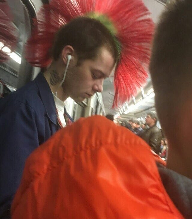 18 vicces fotó mutatja, mennyire durva arcok jöhetnek szembe a moszkvai metrón 5 18 vicces fotó mutatja, mennyire durva arcok jöhetnek szembe a moszkvai metrón 5