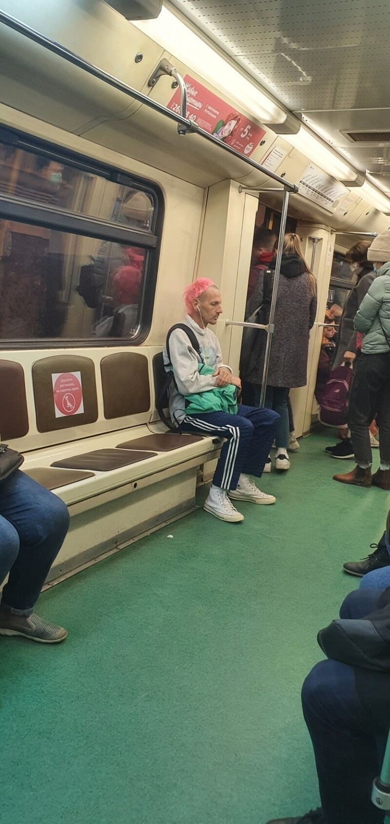 18 vicces fotó mutatja, mennyire durva arcok jöhetnek szembe a moszkvai metrón 13 18 vicces fotó mutatja, mennyire durva arcok jöhetnek szembe a moszkvai metrón 13