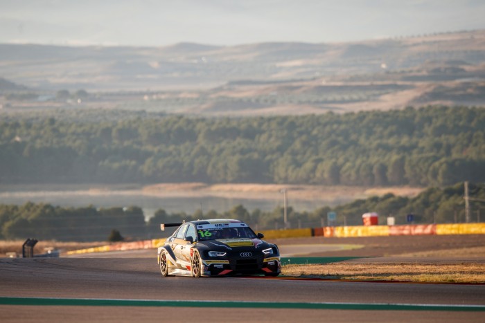 Őskáosz a WTCR-időmérőn, megvan Michelisz idei első pole-ja 2 Őskáosz a WTCR-időmérőn, megvan Michelisz idei első pole-ja 2