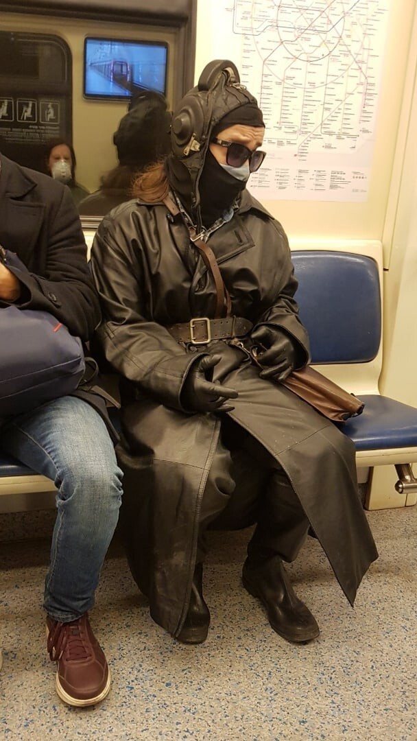 18 vicces fotó mutatja, mennyire durva arcok jöhetnek szembe a moszkvai metrón 10 18 vicces fotó mutatja, mennyire durva arcok jöhetnek szembe a moszkvai metrón 10