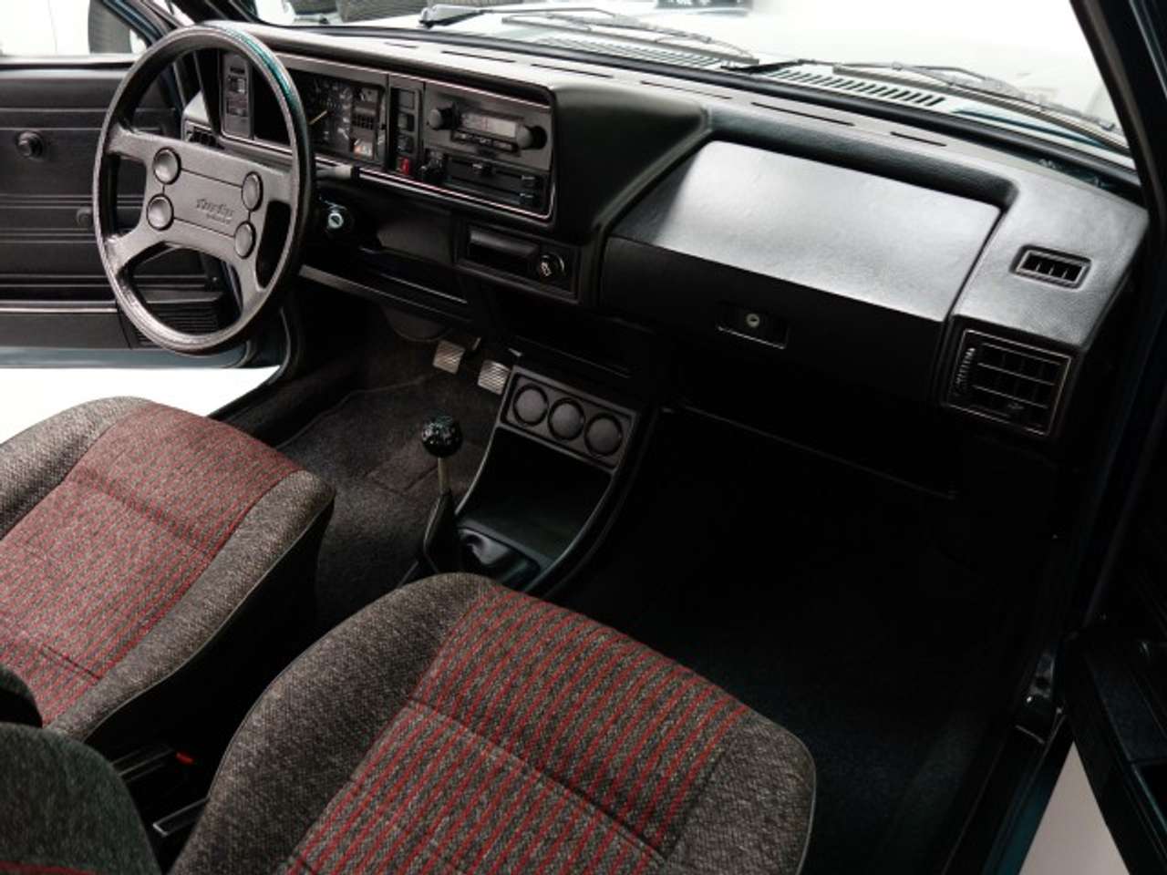 5,8 milliót kérnek ezért az öreg dízel Volkswagen Golfért 4