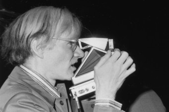 Milliókért kelt el Andy Warhol fényképezője 