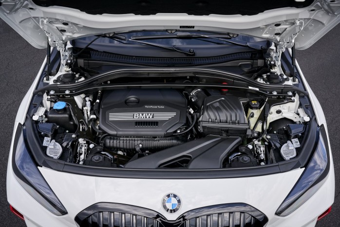 Nem volt még ennél tüzesebb elsőkerék-hajtású BMW 8