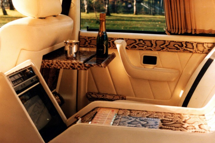 Kígyóbőr és 24 karátos arany – ettől a BMW-belsőtől leteszed a hajad 1