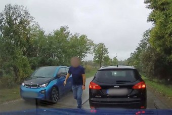 Büntetőfékkel okozott balesetet, elhajtott a helyszínről