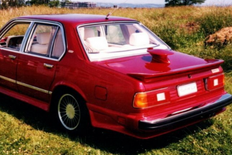 Kígyóbőr és 24 karátos arany - ettől a BMW-belsőtől leteszed a hajad