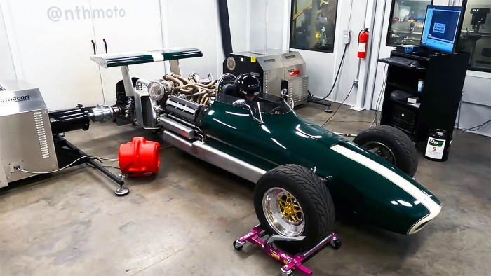 Két klasszikus Supra-blokkból építettek V12-es erőművet 8