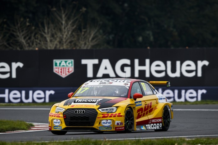 Michelisz remekelt, Tassi autót tört a Slovakiaringen 1