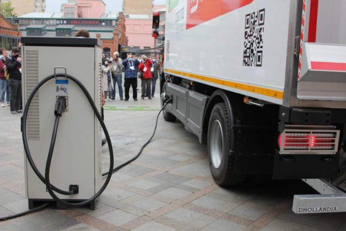 Munkába állt az elektromos Kamaz 1 Munkába állt az elektromos Kamaz 1