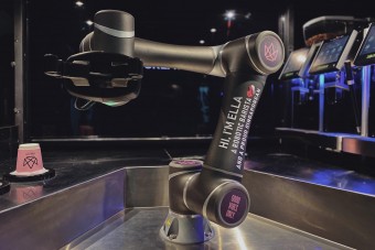 Itt a világ első önálló robotbaristája