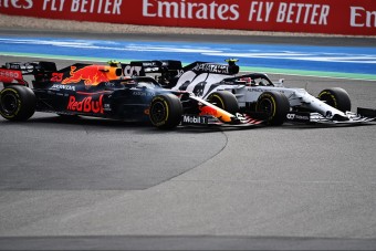 F1: Megbüntették az ámokfutó Red Bull-pilótát