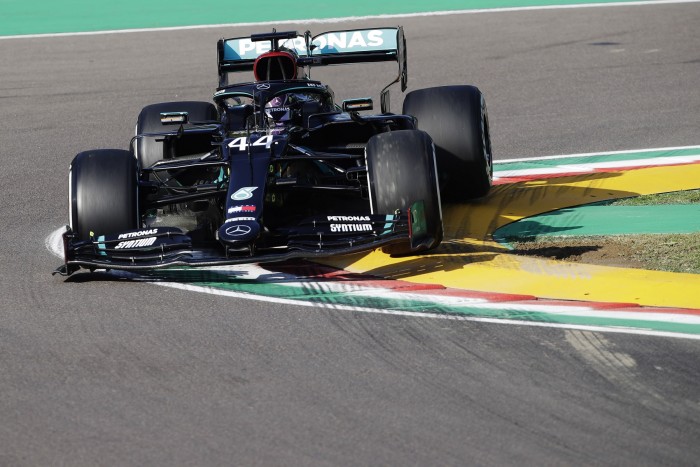 F1: Hamiltoné a furcsa hétvége edzése