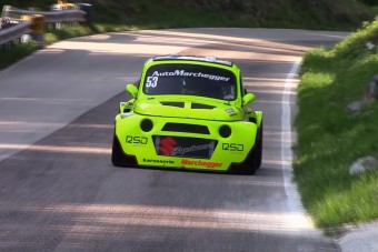 Mindenki arcára mosolyt csal a Ferrari-verő Fiat 500-as