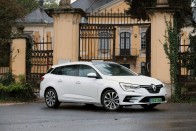 Végigpróbáltuk a Renault összes hibridjét 28