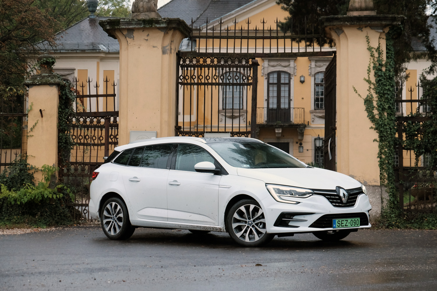 Végigpróbáltuk a Renault összes hibridjét 7