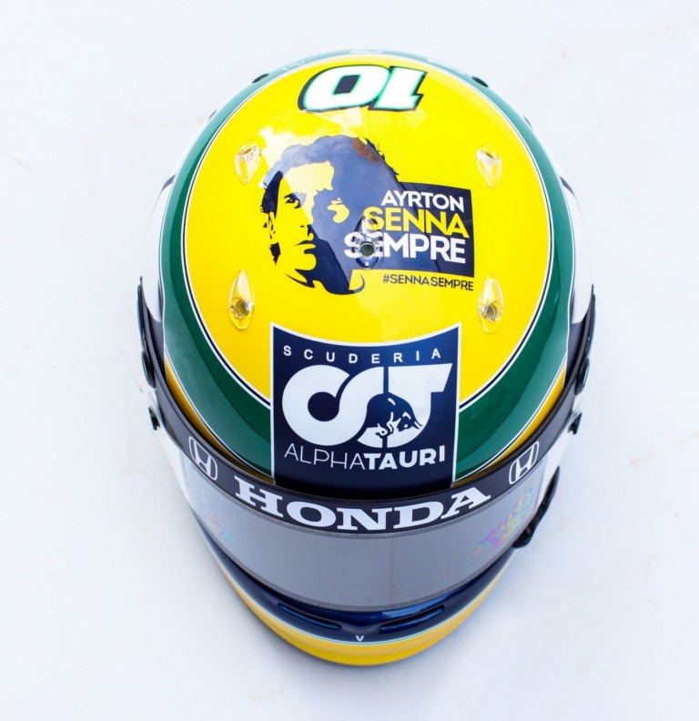 F1: Senna előtt tiszteleg sisakjával a futamgyőztes 3