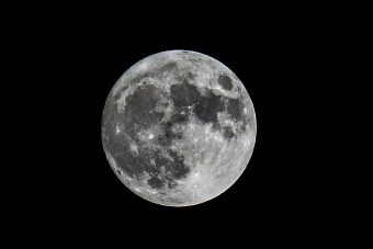 Kiderült, hogy tele van vízzel a Hold