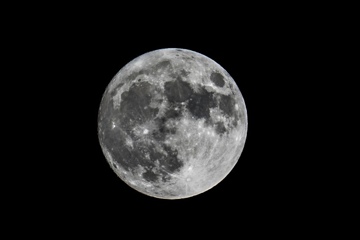 Kiderült, hogy tele van vízzel a Hold