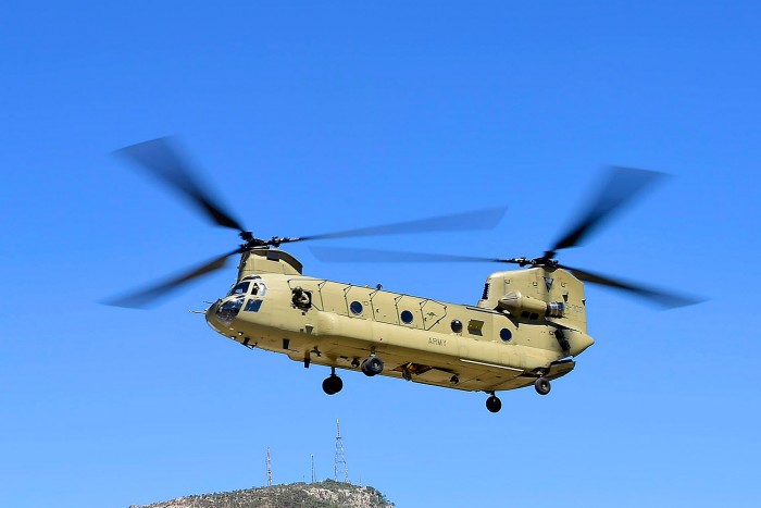 A világ legnagyobb tartályhelikoptere oltja a kaliforniai tüzeket