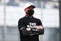 F1: Bottas lassította le a saját autóját Bakuban 1