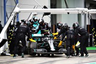 F1: Megható ajándékot kapott Hamilton 2