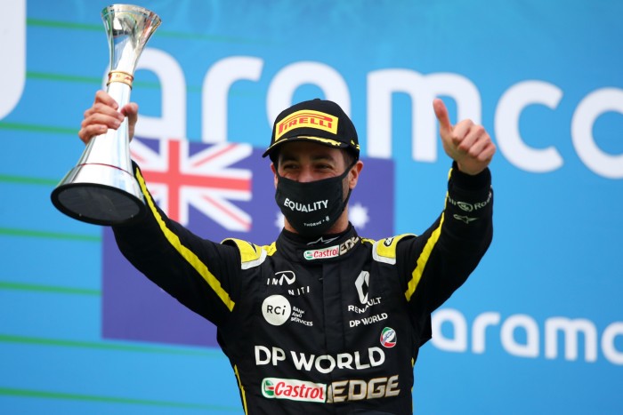 F1: Megható ajándékot kapott Hamilton 4