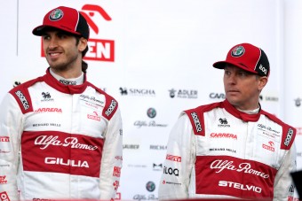 Hivatalos: Räikkönen jövőre is az F1-ben