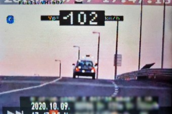 Duplázott az 50-es táblánál a győri gyorshajtó