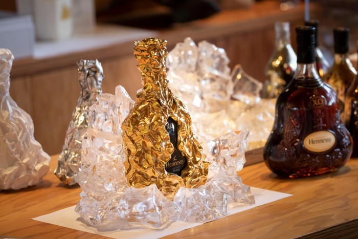 Nem mindennapi palackba csomagolják a 150 éves konyakot 2 | Vezess Nem mindennapi palackba csomagolják a 150 éves konyakot 2