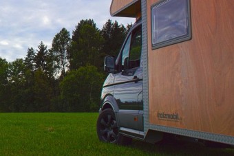 Királyi kényelem fogad ebben a lakóautóban